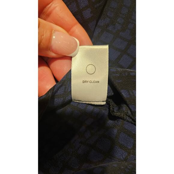 Michael Stars 100% Silk Sleeveless Blouse, Black Blue Geometric Top, Sx XS - Picture 6 of 9